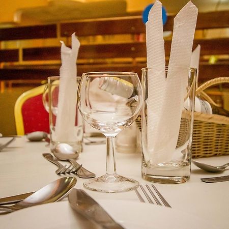 Eland Safari Hotel Ньєрі Екстер'єр фото