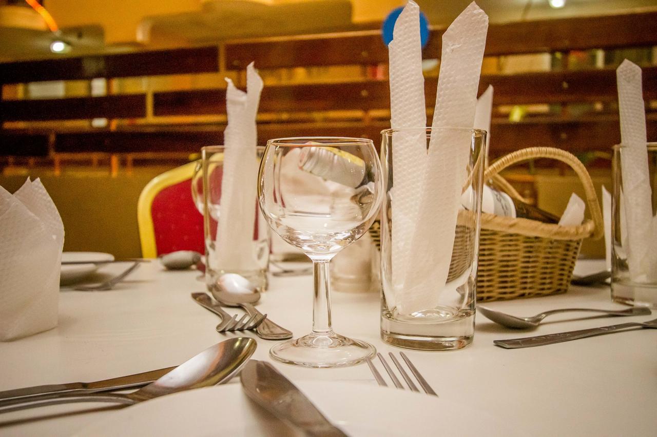 Eland Safari Hotel Ньєрі Екстер'єр фото