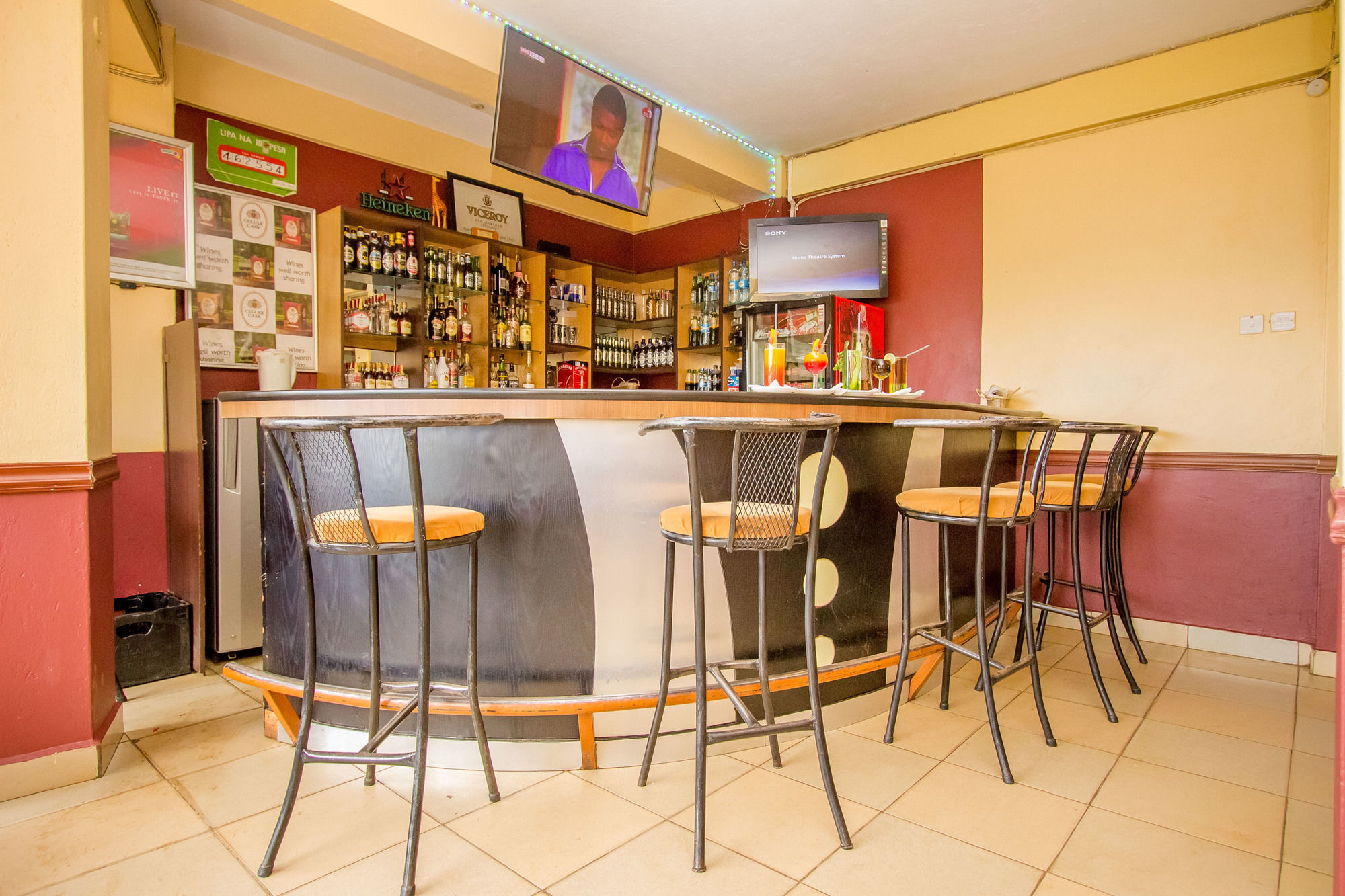 Eland Safari Hotel Ньєрі Екстер'єр фото